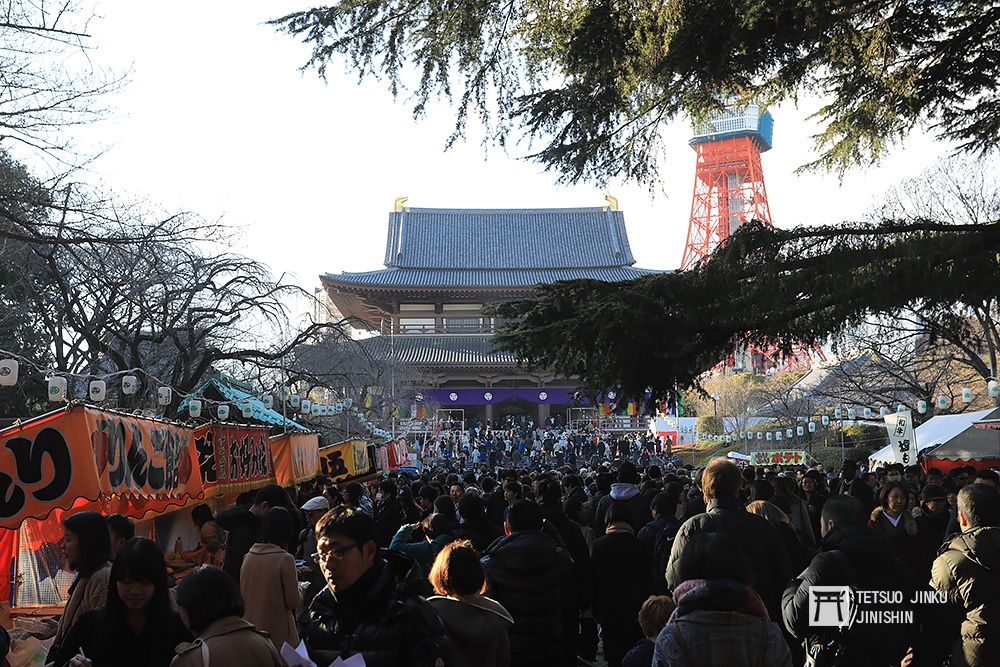 日本新年的初一，大批人潮前往東京名剎增上寺參拜。（攝影：陳威臣）