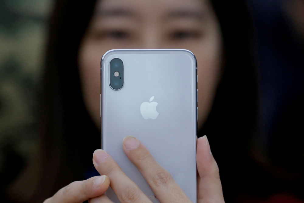 蘋果表示，德國的15家零售店將暫停販售iPhone7、8。（湯森路透）