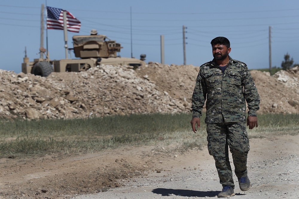 敘國庫德族軍隊由美方協助訓練，長期以來扮演打擊伊斯蘭國的重要角色。美國總統川普宣布撤軍，讓庫德族有如遭到背判。（美聯社）