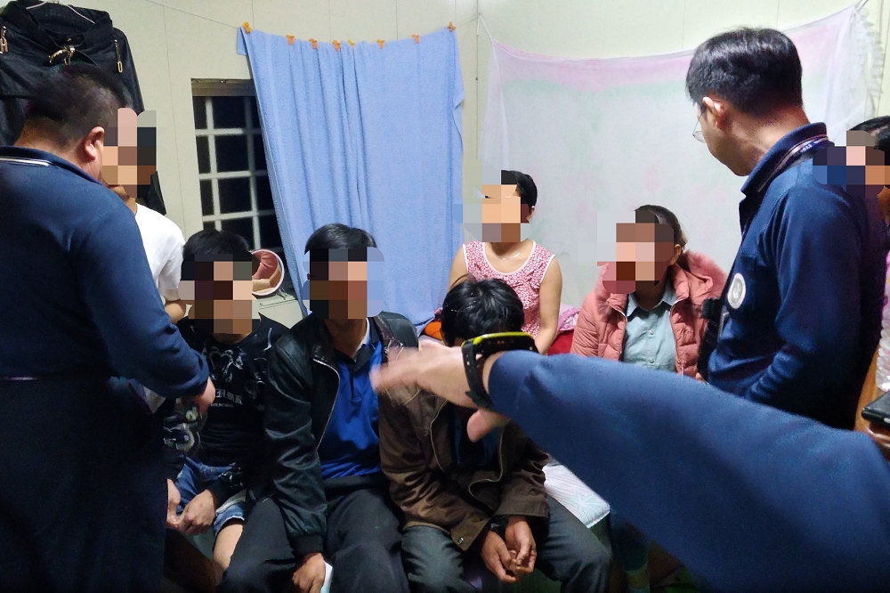 越南團旅客152人來台後落跑，其中3人26日已被移民署追查並帶回偵訊。(取自移民署網站)