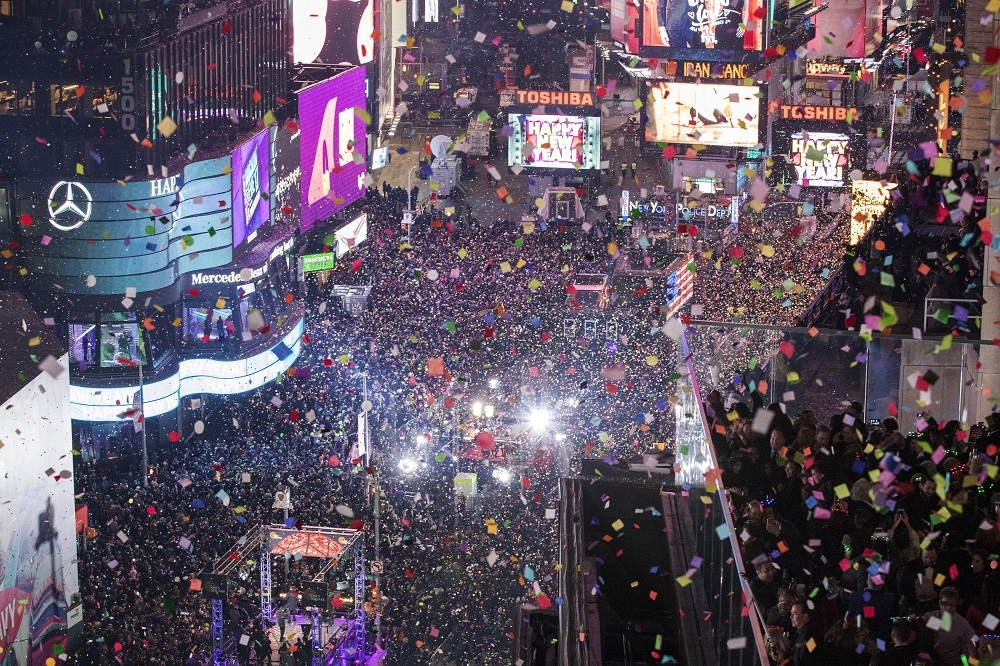 美國紐約市時代廣場2017年12月31日跨年盛況。（美聯社）