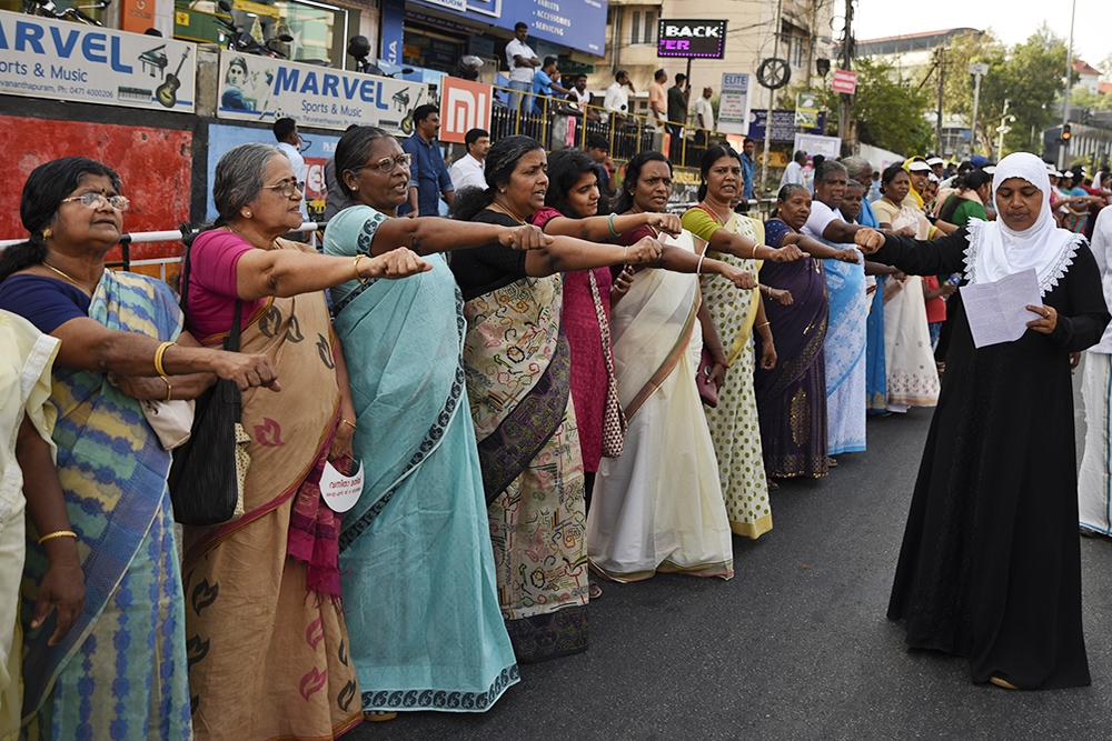 印度喀拉拉邦有500萬女性參與手牽手抗議行動。（美聯社）
