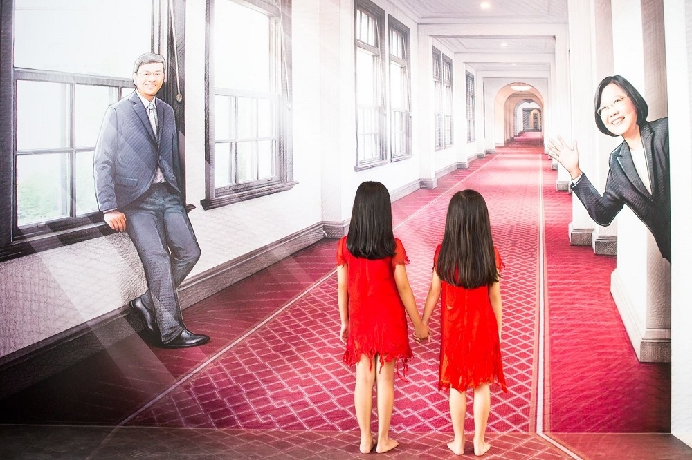蔡英文19日在總統府與國片《紅衣小女孩》劇組見面。（圖片取自紅衣小女孩臉書）