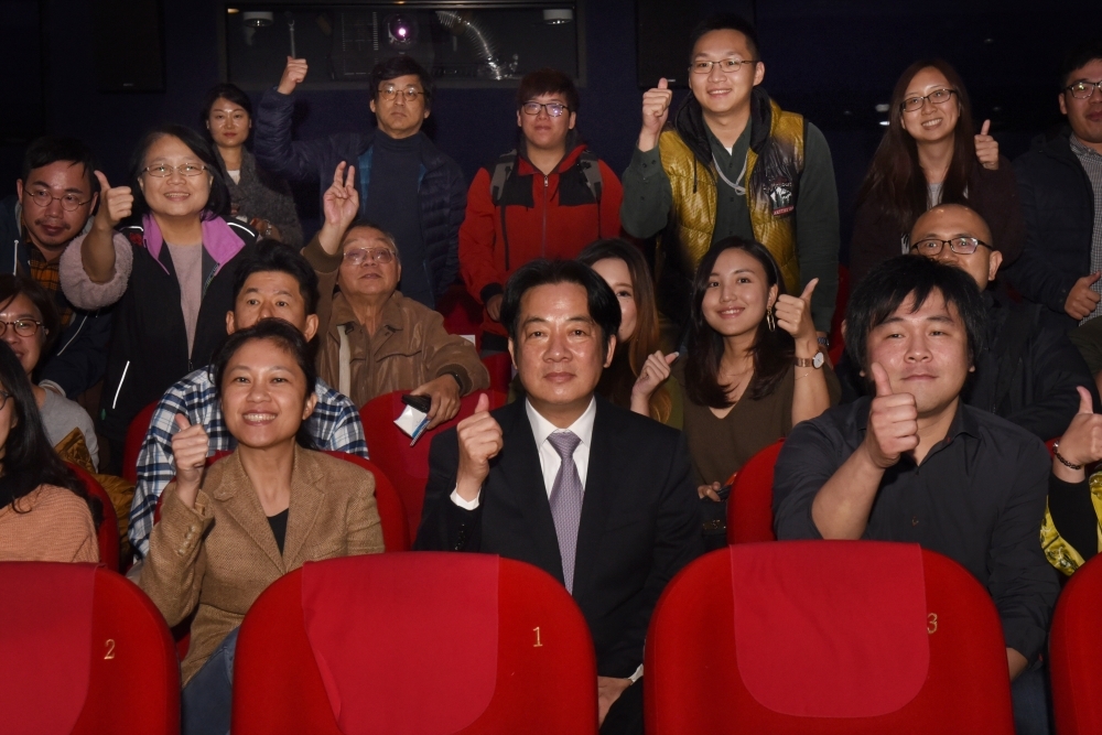 即將在14日交接閣揆職務的行政院長賴清德，12日邀請媒體一同觀賞台灣之光王建民的紀錄片「後勁」，表達一年多來的感謝。（攝影：鄭宇騏）