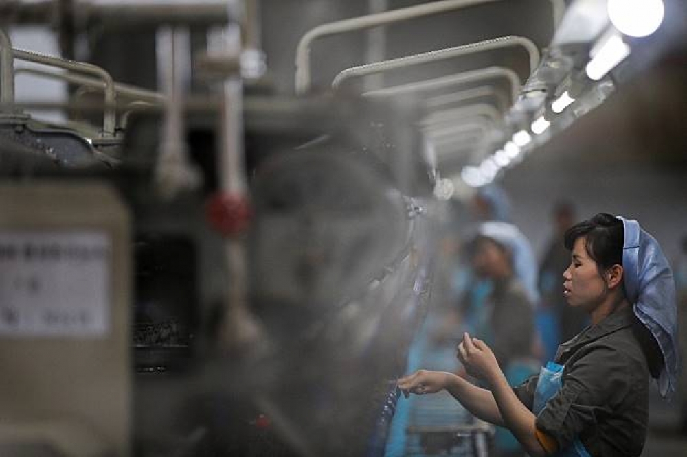 一旦新制裁落實，北韓數十萬名紡織業女性勞工恐頓失依靠。（湯森路透）
