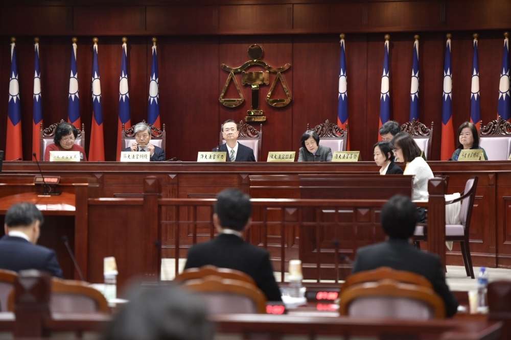 大法官15日審理台灣高等法院高雄分院等聲請解釋刑法累犯加重處罰規定是否違憲案，並召開公開說明會。（攝影：李智為）