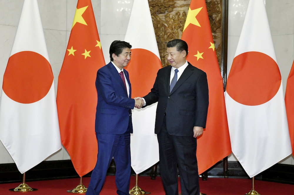 日本首相安倍晉三與中國領導人習近平。 （湯森路透）