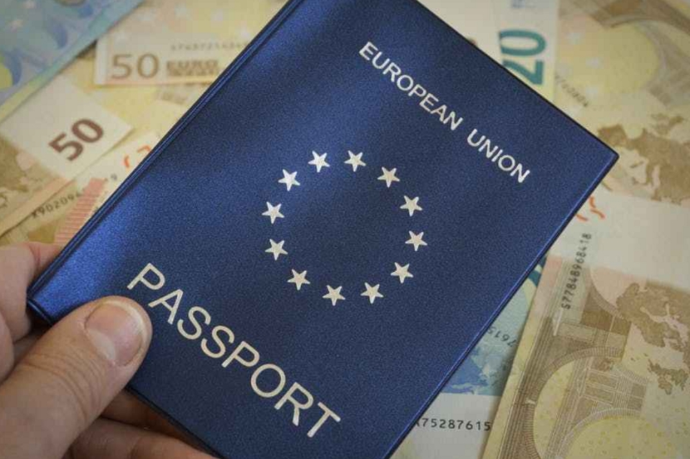 歐盟護照。（取自推特@stluciatimes）