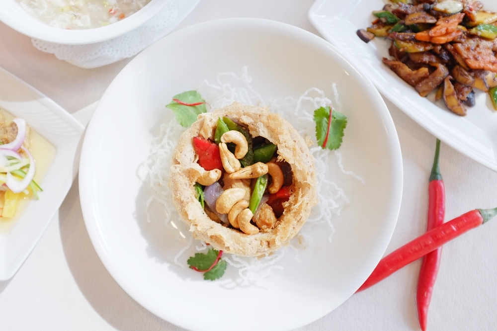 來自新加坡的「珍寶海鮮」即日起推出首季新菜，這也是珍寶海鮮第一次於海外店家推出新菜色（攝影：施縈縈）