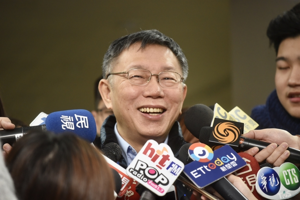 柯文哲28日上午接受媒體訪問，對於何志偉以及王浩宇的批評作出反擊。（攝影：張文玠）