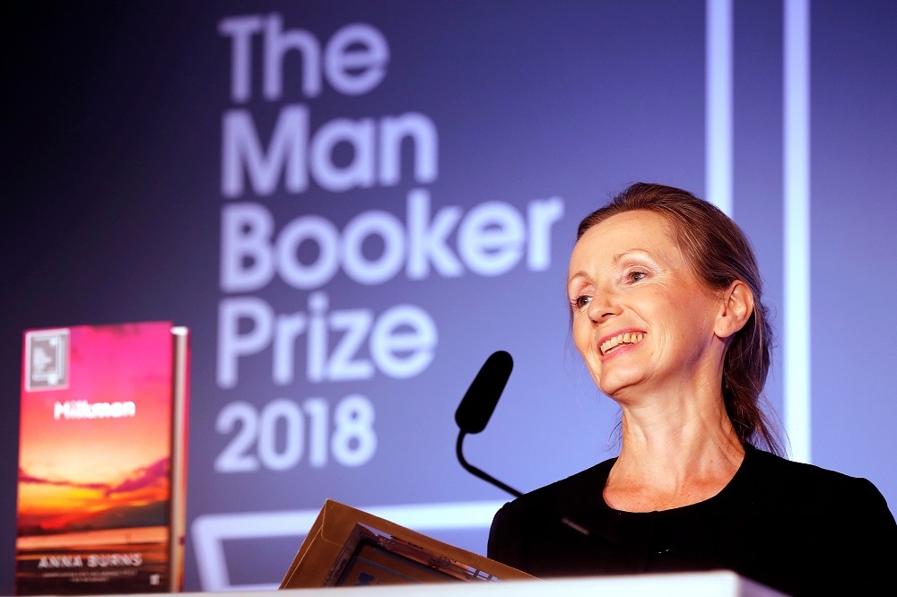 英國北愛爾蘭的小說家安娜．伯恩斯（Anna Burns）以小說《送牛奶的人》（Milkman，暫譯）獲頒2018曼布克獎。（湯森路透）
