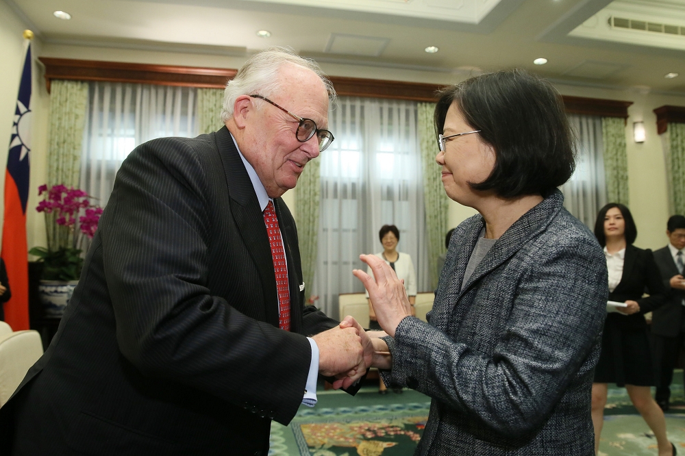 美國共和黨大老、傳統基金會創辦人佛訥（Edwin J. Feulner Jr.）訪問台灣，將於31日出席「2019年經濟自由度」報告發表會。（取自總統府Flickr）