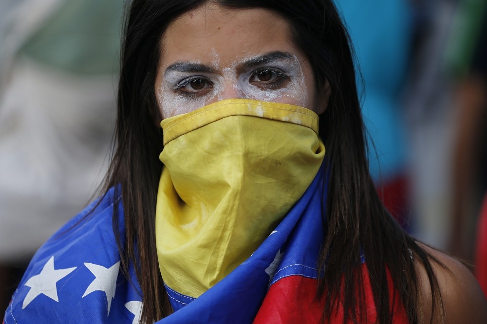 委內瑞拉人民通過非暴力的方式，勇敢表達自己嚮往民主自由的心聲，使委國一夕之間變天。（美聯社）