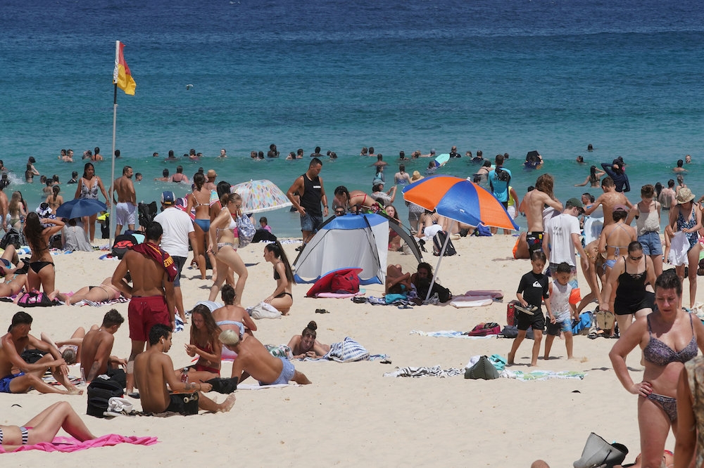 澳洲雪梨邦代海灘。1月時值南半球的夏季，澳洲氣溫屢創新高。 （湯森路透）