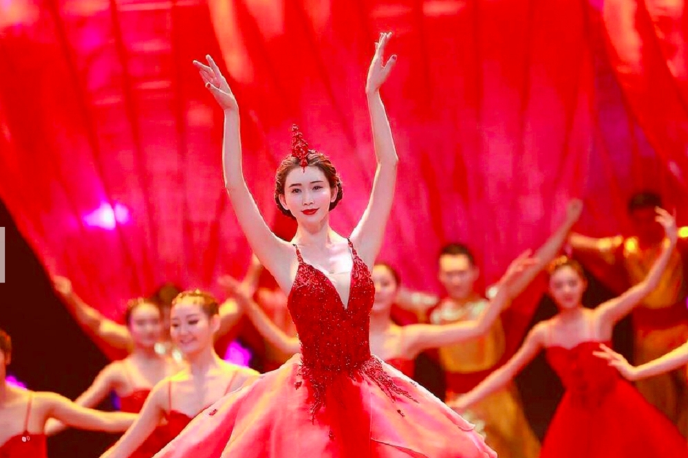 林志玲在2019年春晚節目中演出。（取自影片）