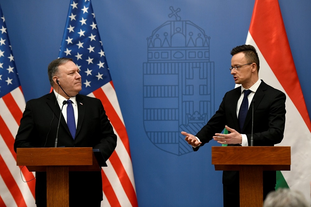 美國國務卿蓬佩奧（Mike Pompeo）11日展開中歐訪問，首站到達匈牙利。（湯森路透）