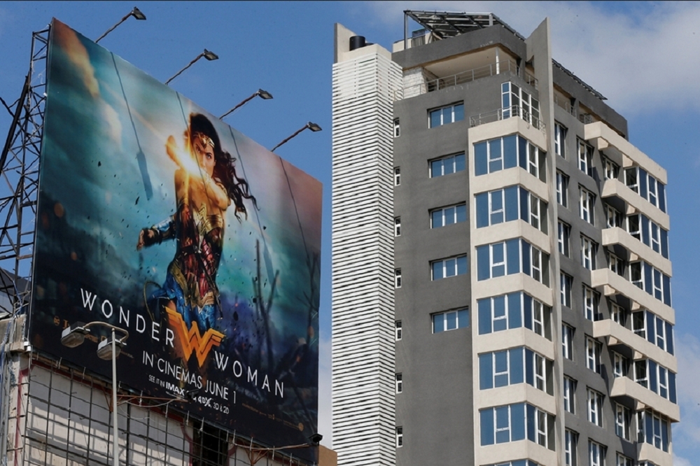 黎巴嫩首都貝魯特街頭的《神力女超人》廣告看板（湯森路透）