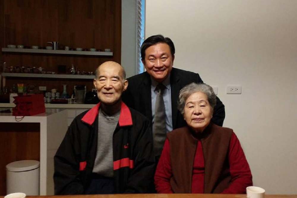日前曾發出公開信要蔡英文不要連任的牧師高俊明，14日於台南辭世，享年90歲。（圖片取自王定宇臉書）