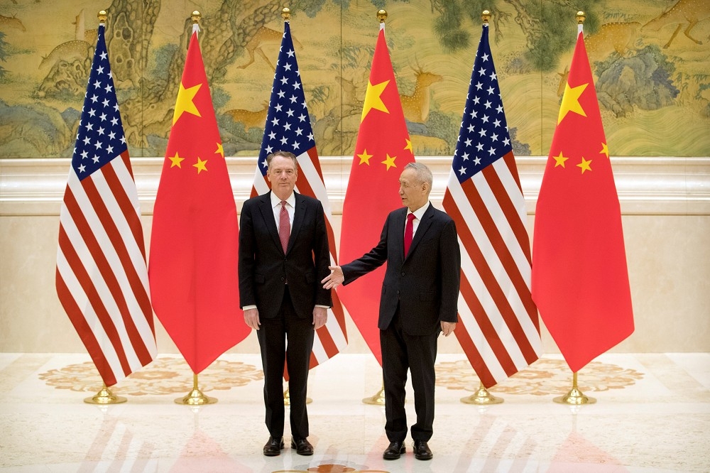 美國貿易代表萊特海澤（左）對中國態度強硬，要求中國必須進行結構性改革。（湯森路透）