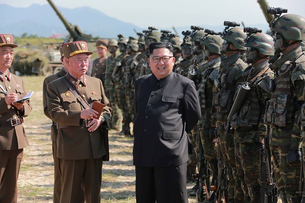 北韓領導人金正恩視察演習狀況，感到相當滿意。（湯森路透）