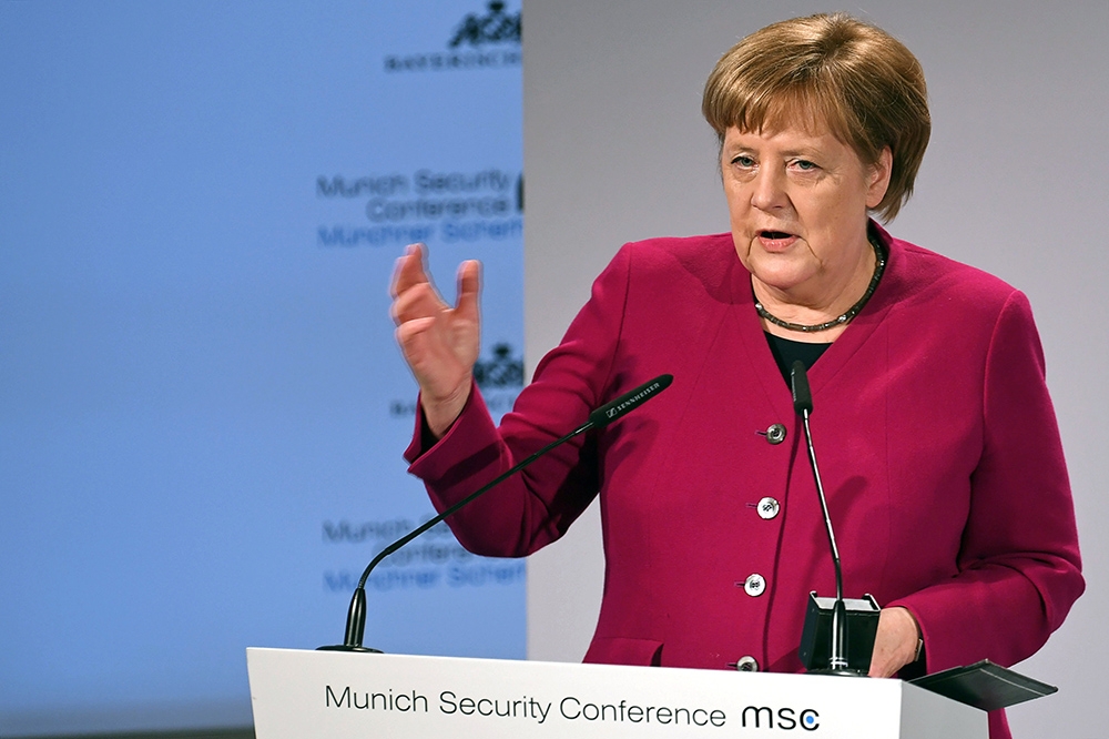 梅克爾在慕尼黑安全會議中批評多次美國政策。（湯森路透）