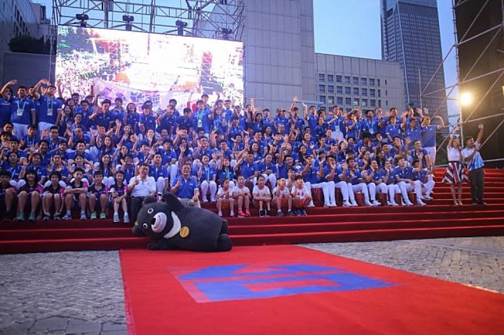 台灣英雄大遊行於終點台北市政府前大合照，完美落幕。（攝影：陳品佑）