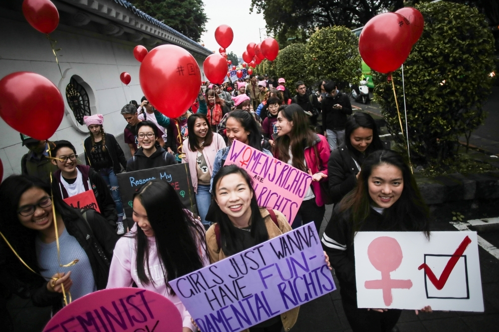 台灣性別平等程度為亞洲之冠，在全球排名也高居第8。圖為2017年女權遊行。（資料照片／陳品佑攝）