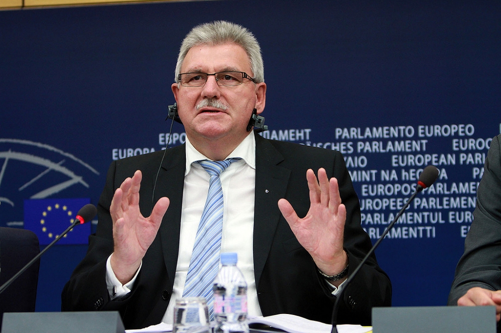 歐洲議會友台小組主席朗根（Werner Langen），20日率歐洲議會議員團訪台，親自將155位跨黨團議員的聯署聲明面呈給蔡英文總統。（圖片取自Flickr epp group）