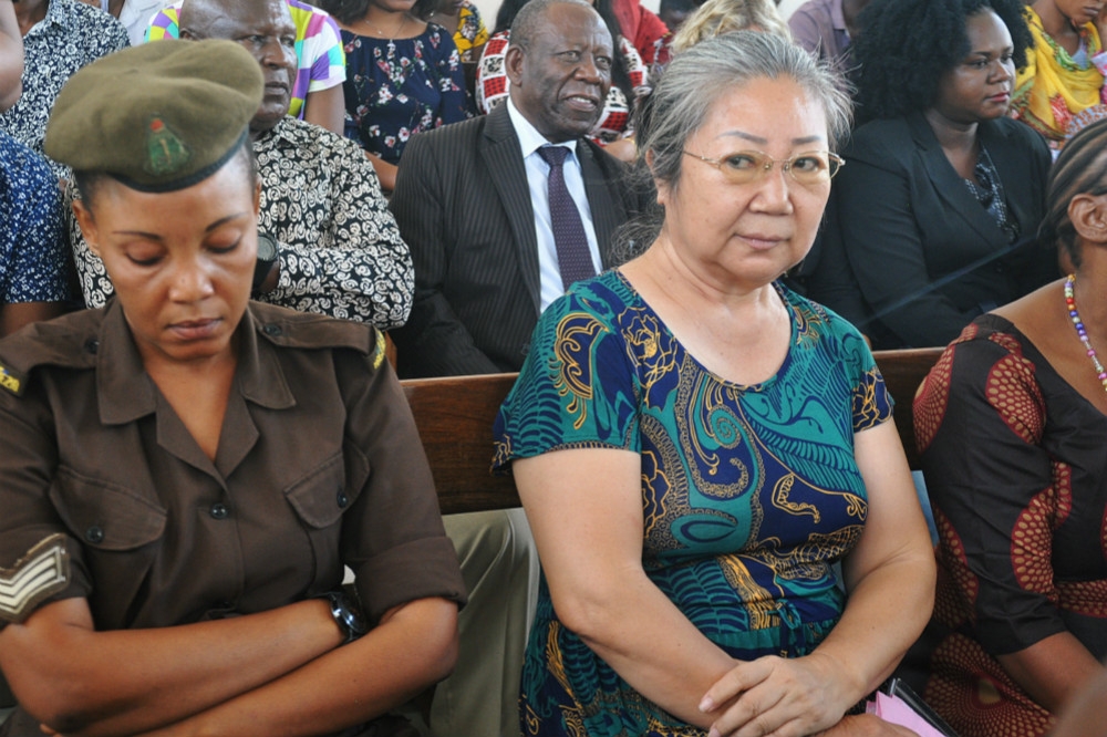 遭坦尚尼亞法院判處15年刑期的「象牙女王」楊鳳蘭（圖右）。（湯森路透）