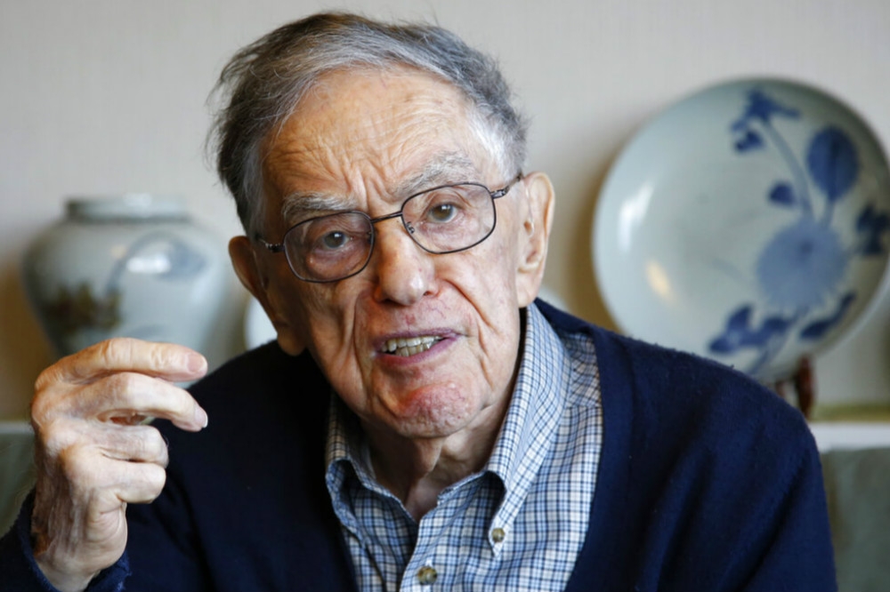 2011年歸化入日本國籍、知名日本研究學者唐納基恩逝世，享壽96歲。（美聯社）