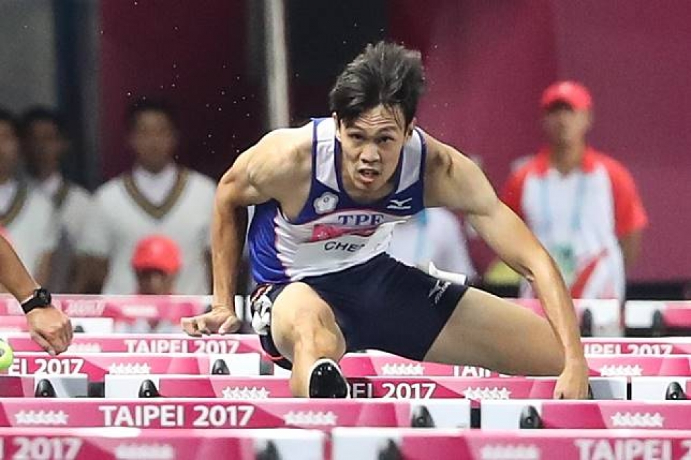 跨欄好手陳奎儒27日在世大運男子110公尺跨欄決賽中，跨出打破全國紀錄的13秒50成績，奪得銀牌。（2017台北世大運組委會提供）