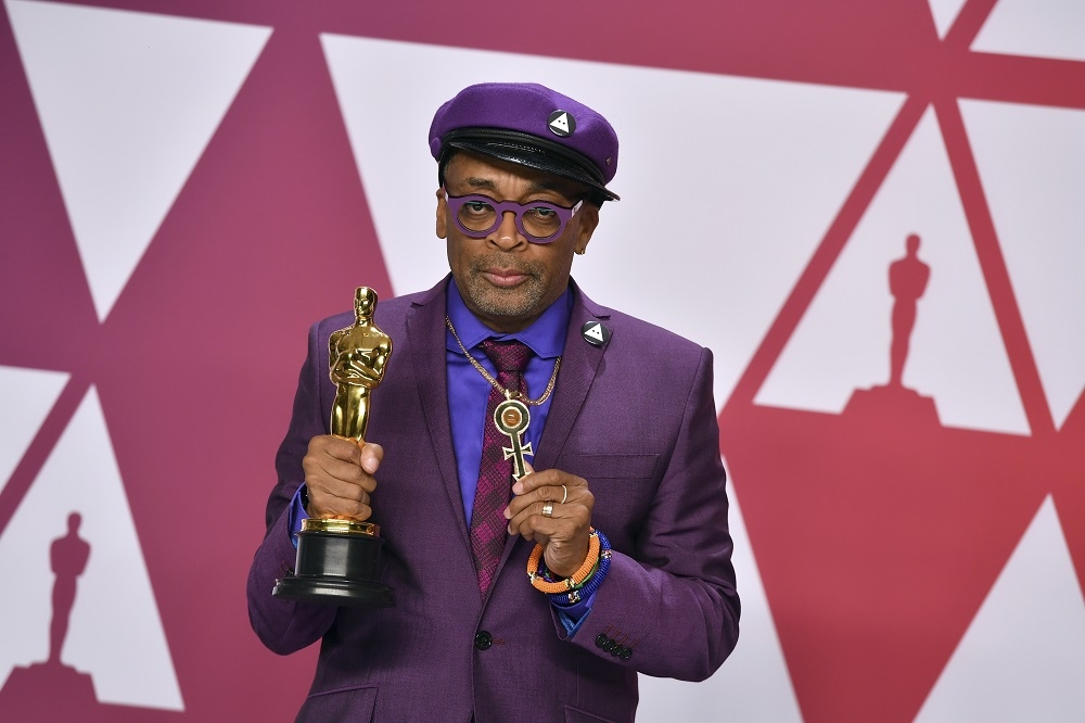 美國電影導演史派克李（Spike Lee）以《黑色黨徒》拿下第91屆奧斯卡拿下最佳改編劇本獎。（美聯社）