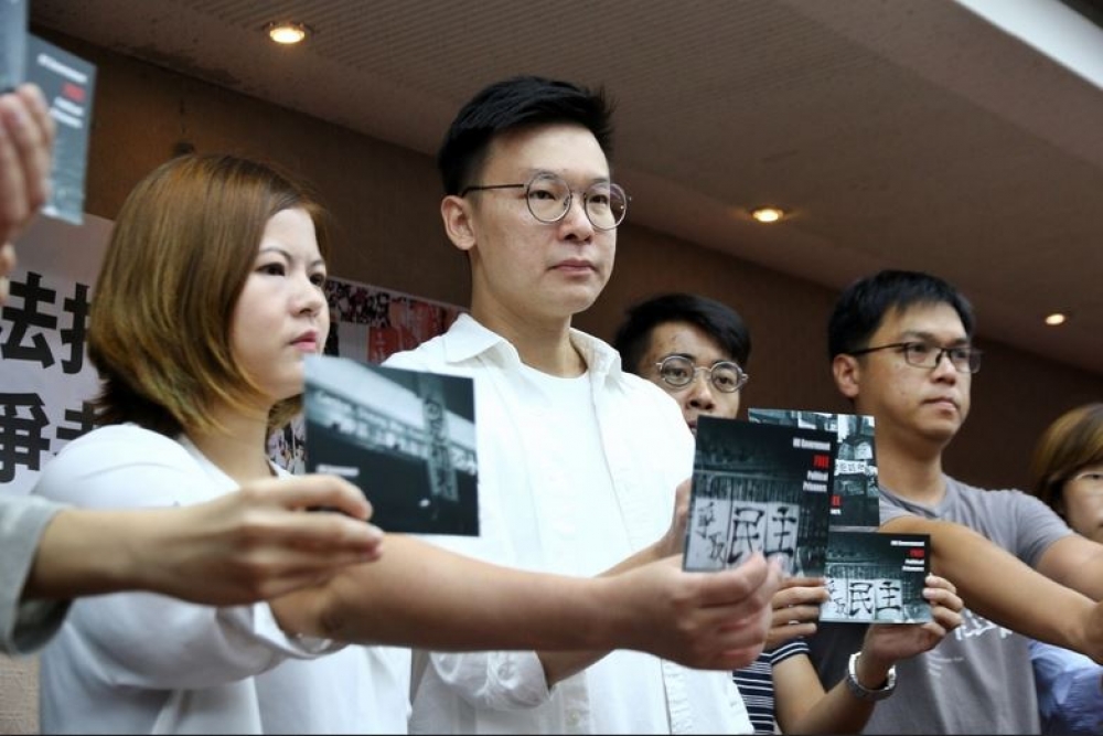 台灣人權團體24日舉行記者會，呼籲各界可以寫明信片，一同聲援香港抗爭者。（攝影：曾原信）
