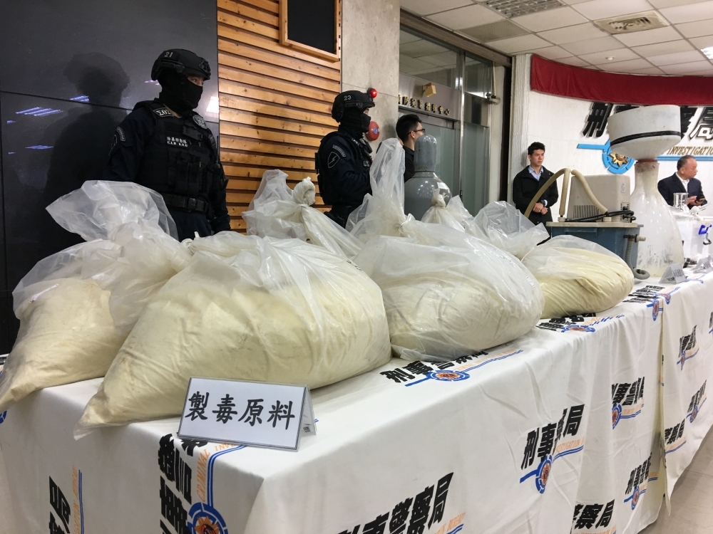 藉以換取緝毒單位睜一眼閉一眼放水部分毒品入境，達到「官毒雙贏」的現象也在台灣發生。（攝影：鄭宇麒）