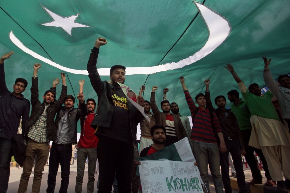 巴基斯坦大學生2月28日聲援政府。（湯森路透）