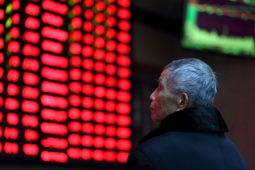 2月13日中國南京的股市看板。（湯森路透）