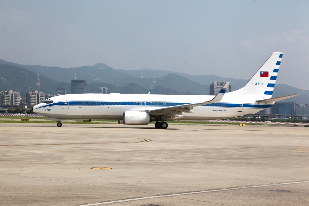 松山機場15日晚間，無人機下滑侵道，以致松山機場一度關閉。（資料照片／張哲偉攝）