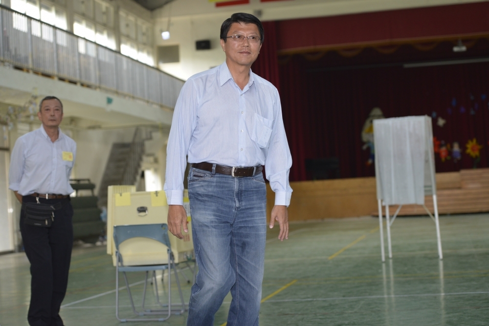 台南第二選區立委補選16日下午4點開票，謝龍介表示，會在佳里競選服務處等待開票結果。（攝影：李智為）
