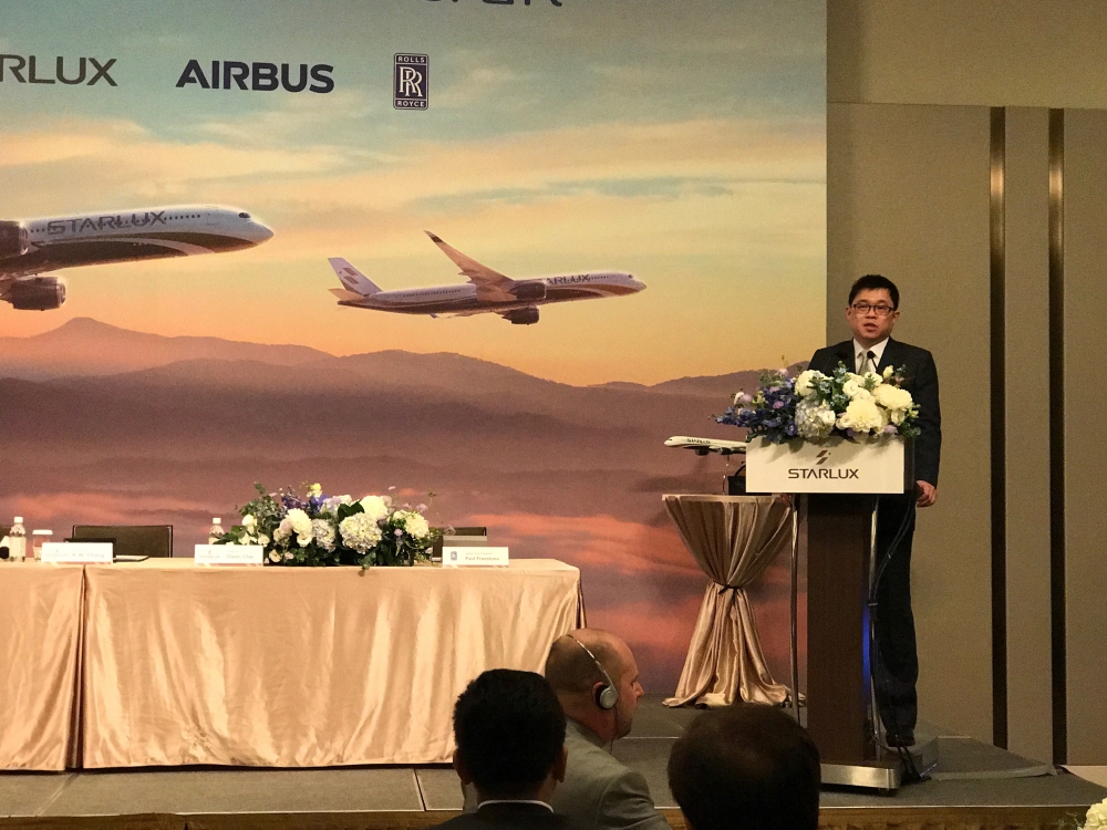 星宇航空19日宣布，與空中巴士（Airbus）在台北簽訂包含5架A350-900及12架A350-1000，董事長張國煒自豪地說，「我會去接第一架飛機回來」。(攝影：李智為)