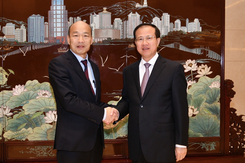 高雄市長韓國瑜23日出訪澳門，與澳門中聯辦主任傅自應。（高雄市政府提供） 
