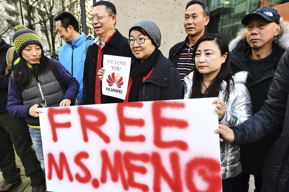 溫哥華也有許多中國移民走上街頭，抗議加拿大當局逮捕華為執行官孟晚舟。（美聯社）