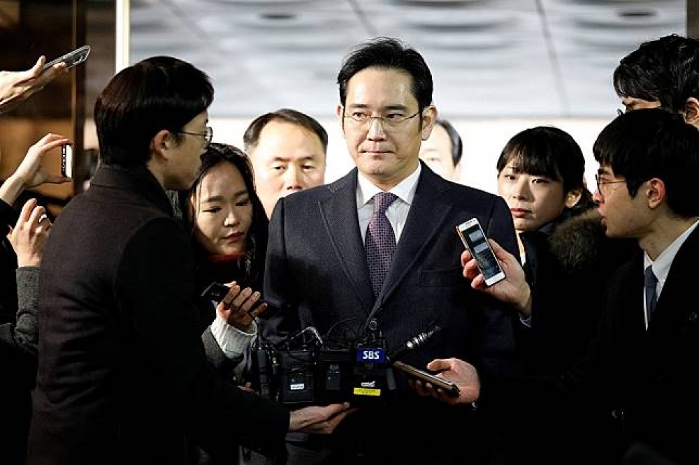 三星集團領導人李在鎔在首爾中央地方法院（Seoul Central District Court）接受媒體訪問。（湯森路透）