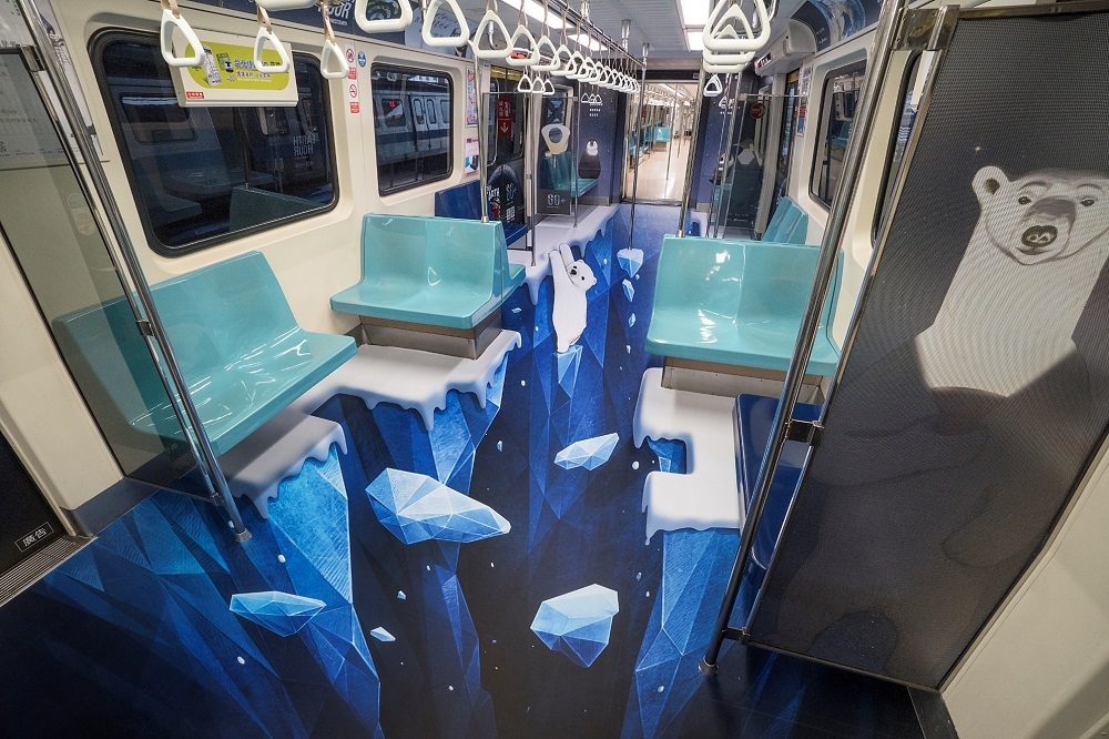 「地球一小時3D彩繪列車」，將冰川溶解的危機感搬上捷運車廂，號召大眾一同重視地球危機。(圖片取自 壹肆設計)