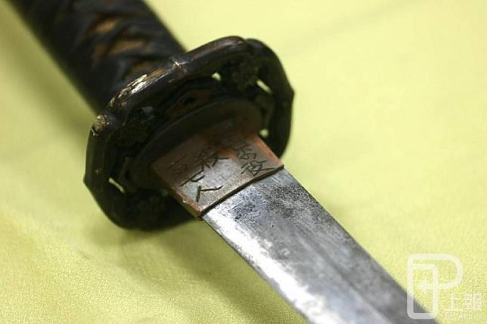 呂姓兇嫌闖入總統府所持的刀子為「日本造98式軍刀」，有人認為這把刀是日本少尉百人斬殺人比賽中，所使用的兇刀之一。（攝影：李隆揆）
