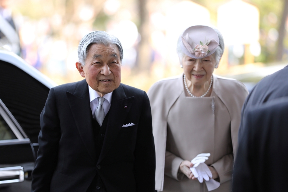 日本天皇明仁（左）與皇后美智子（湯森路透）