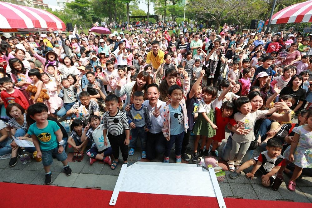 「瀚衛兒童福利公益園遊會」6日在彰化市延平公園登場，數千名大小朋友共襄盛舉。（張瀚天議員服務處提供）