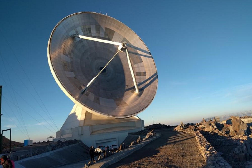 格陵蘭望遠鏡是北極圈內第一個次毫米波天文觀測站，還能抵抗零下71度的低溫。（圖片取自「事件視界望遠鏡計畫」（EHT）網站）