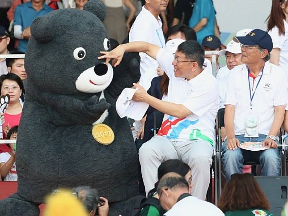 全國性民調指出，台北市長柯文哲獲得7成1民眾支持，認為他能夠將世大運辦好，台灣民調基金會董事長游盈隆還稱讚柯是「台灣的哥吉拉」。（ 攝影：李隆揆）