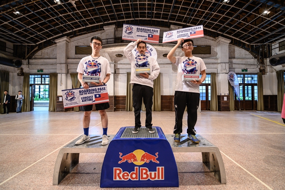 由左至右：飛久冠軍、花式飛行冠軍、飛遠冠軍。（圖片取自 Red Bull）