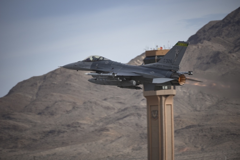 美國15日宣布新一批次對台軍售項目，繼續向我國提供F-16飛行員在路克空軍基地的培訓及後勤支援相關計畫。（取自美軍DVIDS系統）